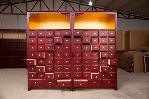 Using traditional Chinese medicine cabinets in humid regions of the south